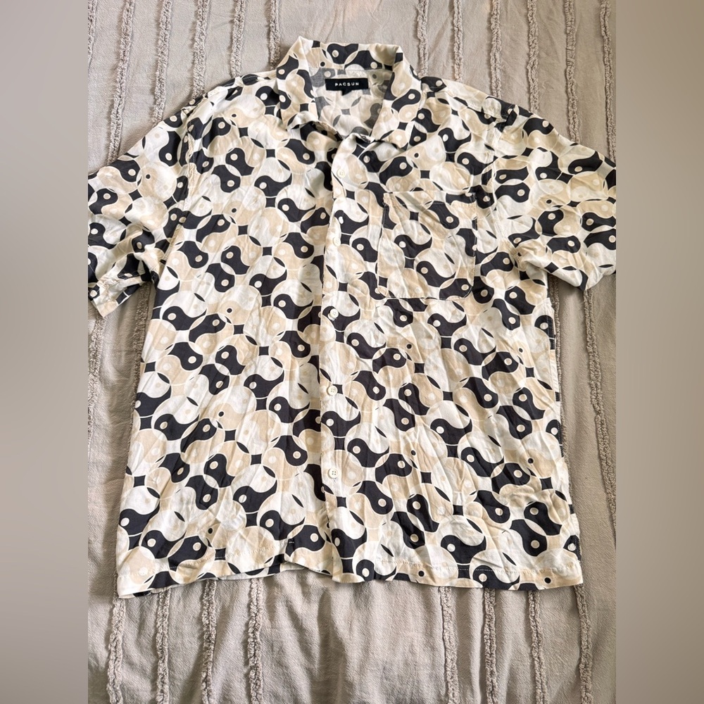 Men’s PacSun Ying Yang Pattern Casual Button Down Size L